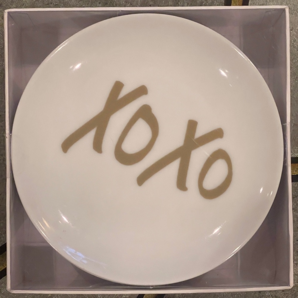 NIB Set of 4 Prima Designs Porcelain Plates, White/Gold